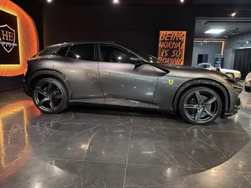 FERRARI Purosangue Carbon
