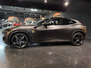 FERRARI Purosangue Carbon