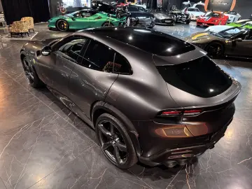 FERRARI Purosangue Carbon