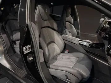 FERRARI Purosangue Carbon