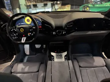 FERRARI Purosangue Carbon
