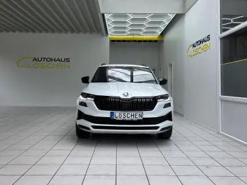 SKODA Karoq Sportline 4x4 AHK schwenkbar Leder Kamera