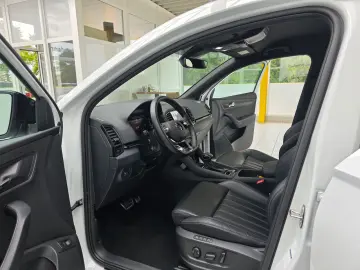 SKODA Karoq Sportline 4x4 AHK schwenkbar Leder Kamera