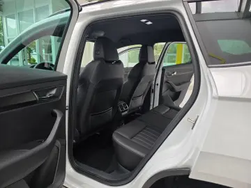 SKODA Karoq Sportline 4x4 AHK schwenkbar Leder Kamera