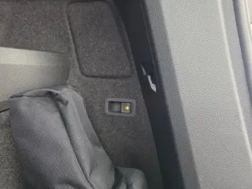 SKODA Karoq Sportline 4x4 AHK schwenkbar Leder Kamera