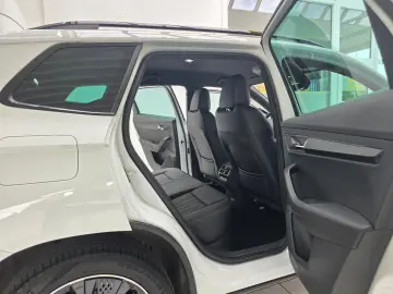 SKODA Karoq Sportline 4x4 AHK schwenkbar Leder Kamera