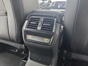 SKODA Karoq Sportline 4x4 AHK schwenkbar Leder Kamera