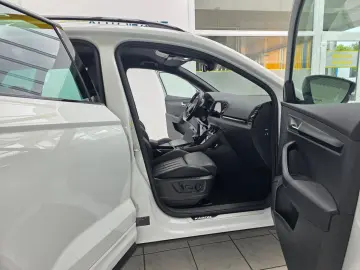 SKODA Karoq Sportline 4x4 AHK schwenkbar Leder Kamera