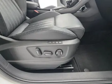 SKODA Karoq Sportline 4x4 AHK schwenkbar Leder Kamera