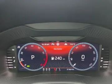 SKODA Karoq Sportline 4x4 AHK schwenkbar Leder Kamera