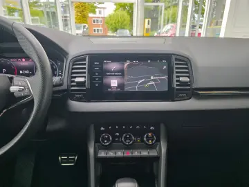 SKODA Karoq Sportline 4x4 AHK schwenkbar Leder Kamera
