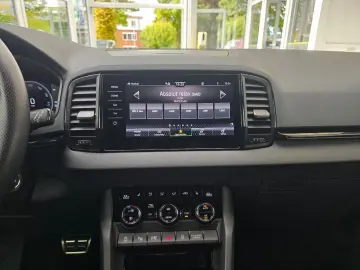 SKODA Karoq Sportline 4x4 AHK schwenkbar Leder Kamera