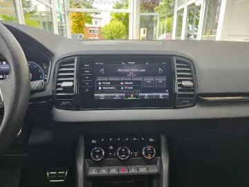 SKODA Karoq Sportline 4x4 AHK schwenkbar Leder Kamera