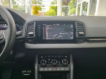 SKODA Karoq Sportline 4x4 AHK schwenkbar Leder Kamera