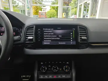 SKODA Karoq Sportline 4x4 AHK schwenkbar Leder Kamera