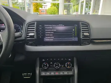 SKODA Karoq Sportline 4x4 AHK schwenkbar Leder Kamera