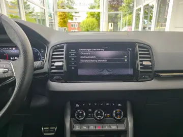 SKODA Karoq Sportline 4x4 AHK schwenkbar Leder Kamera
