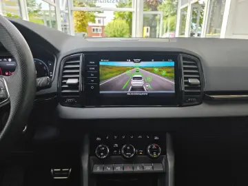 SKODA Karoq Sportline 4x4 AHK schwenkbar Leder Kamera