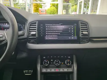 SKODA Karoq Sportline 4x4 AHK schwenkbar Leder Kamera
