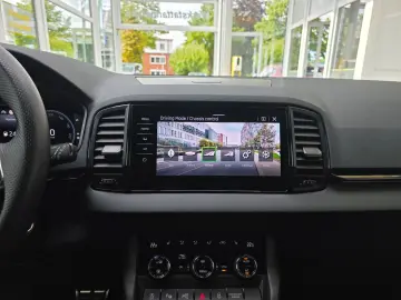 SKODA Karoq Sportline 4x4 AHK schwenkbar Leder Kamera