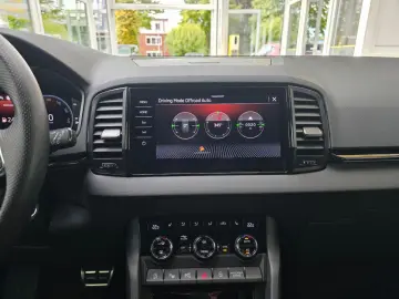 SKODA Karoq Sportline 4x4 AHK schwenkbar Leder Kamera