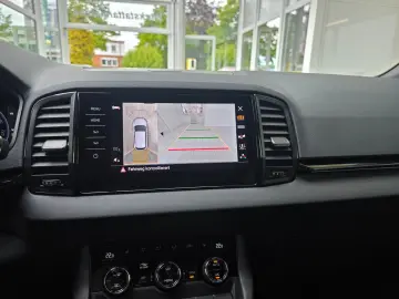 SKODA Karoq Sportline 4x4 AHK schwenkbar Leder Kamera