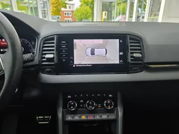 SKODA Karoq Sportline 4x4 AHK schwenkbar Leder Kamera