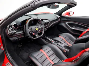 FERRARI F8 Spider