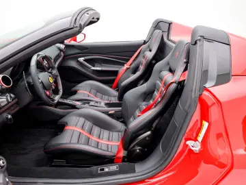 FERRARI F8 Spider