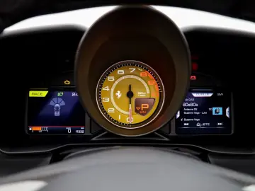 FERRARI F8 Spider