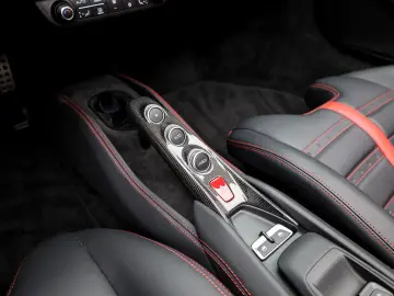FERRARI F8 Spider