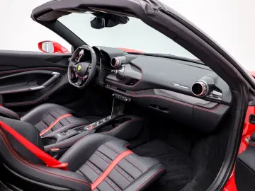 FERRARI F8 Spider