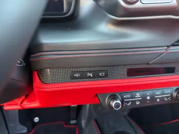 FERRARI F8 Tributo LIFT JBL CARBON EXTERIEUR INTERIEUR