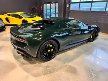 FERRARI 296 GTB VERDE BRITISH GREEN LIFT RACING SEATS
