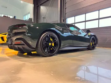 FERRARI 296 GTB VERDE BRITISH GREEN LIFT RACING SEATS