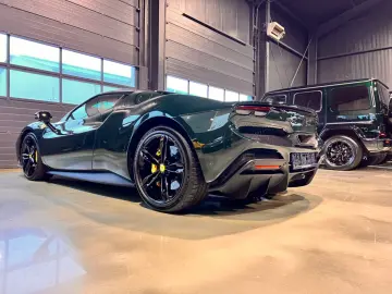 FERRARI 296 GTB VERDE BRITISH GREEN LIFT RACING SEATS