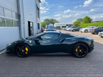 FERRARI 296 GTB VERDE BRITISH GREEN LIFT RACING SEATS