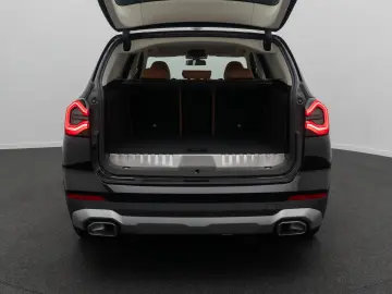 BMW X3 xD30e Kamera DAB Sportsitz AHK Leder 18Zoll