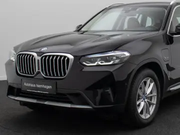 BMW X3 xD30e Kamera DAB Sportsitz AHK Leder 18Zoll