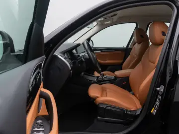 BMW X3 xD30e Kamera DAB Sportsitz AHK Leder 18Zoll