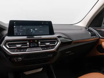 BMW X3 xD30e Kamera DAB Sportsitz AHK Leder 18Zoll
