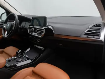 BMW X3 xD30e Kamera DAB Sportsitz AHK Leder 18Zoll