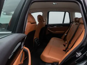 BMW X3 xD30e Kamera DAB Sportsitz AHK Leder 18Zoll