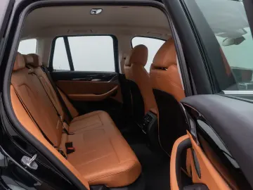 BMW X3 xD30e Kamera DAB Sportsitz AHK Leder 18Zoll