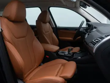 BMW X3 xD30e Kamera DAB Sportsitz AHK Leder 18Zoll