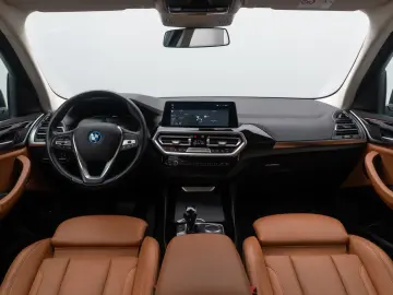 BMW X3 xD30e Kamera DAB Sportsitz AHK Leder 18Zoll