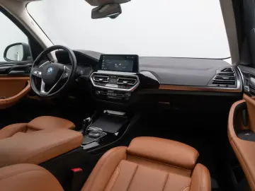 BMW X3 xD30e Kamera DAB Sportsitz AHK Leder 18Zoll