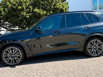 BMW X5 xDrive 30d M-Sport AHK Leder LED