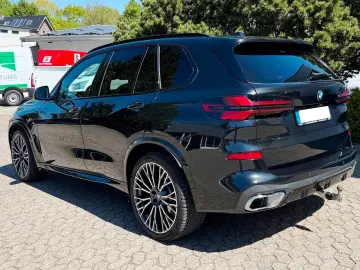 BMW X5 xDrive 30d M-Sport AHK Leder LED