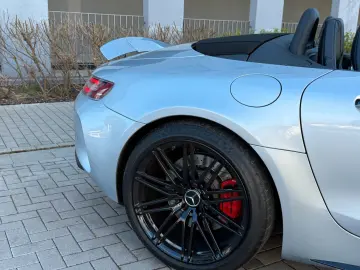 MERCEDES-BENZ Roadster Night & Carbon HSL Performance